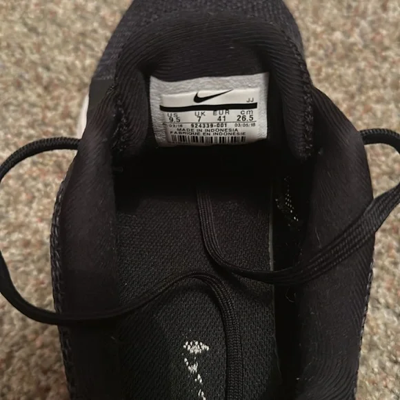 Nike shoes - Picture 4 of 4